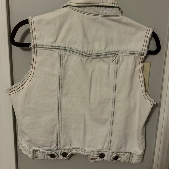 Mossimo vest super cute!! Raw hem edge on arm holes! From target - Picture 6 of 8